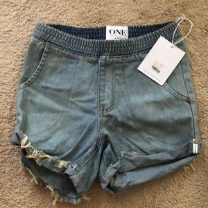BNWT One teaspoon Ivory Hunter Shorts
